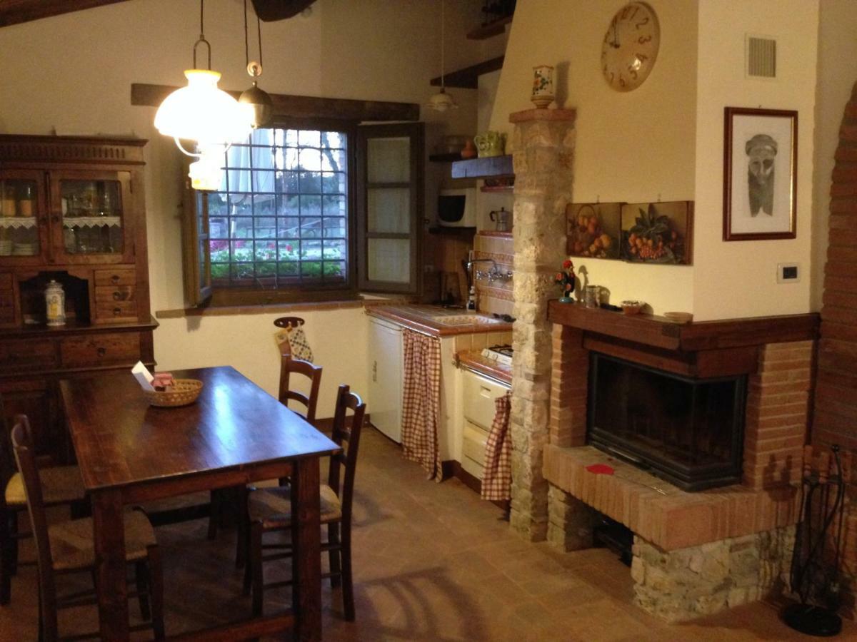 Agriturismo Podere Dell' Olmo อเมเลีย ภายนอก รูปภาพ